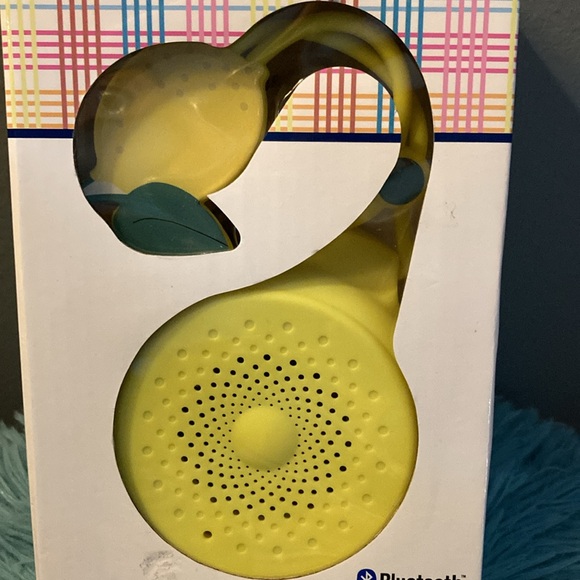 BRAND NEW PORTABLE BLUETOOTH SPEAKER! NIB! SMOKE FREE HOME! - Picture 3 of 4